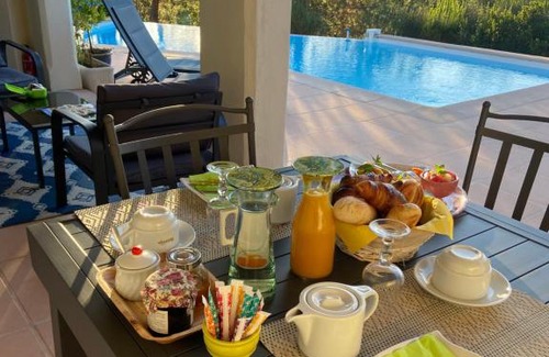 Les Esterets du Lac Bed & Breakfast | VILLA MARILIS