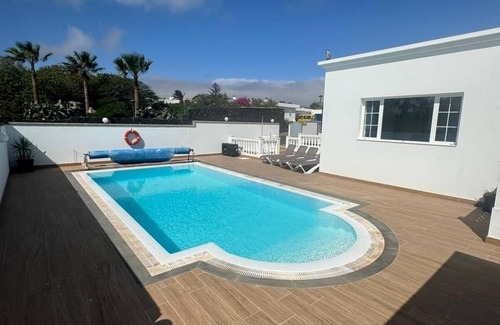 Puerto Calero Villa | Villa Marina Deniz with Private Heated Pool + Pool Table + Air Con*