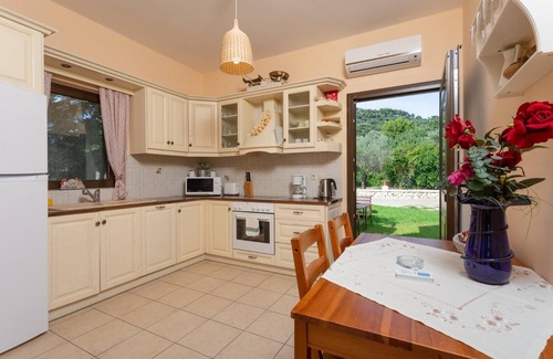 Sarlata Villa | Villa Marina - Three Bedroom Villa, Sleeps 8