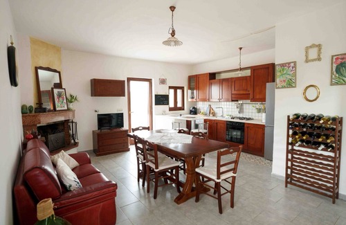 Mottola Villa | Villa 'Mario Pool and Relax' with Private Pool, Wi-Fi and Air Conditioning