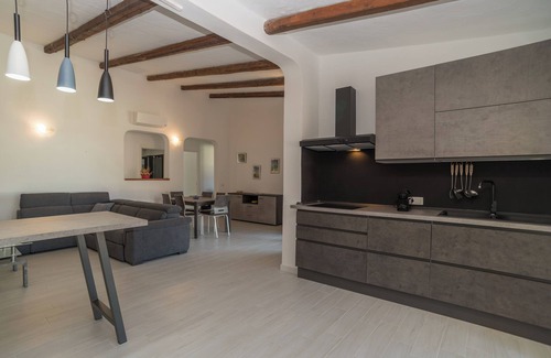 Budoni House | Villa Marisa with Pool, Garden & Wi-Fi