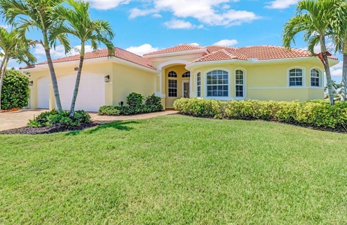 Pelican House | Villa Marlee 1038 - GORGEOUS PATIO SW Cape Coral 4b/3ba Electric Heated Pool and Spa