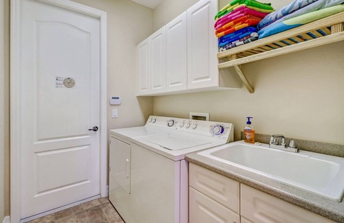 Pelican House | Villa Marlee 1038 - GORGEOUS PATIO SW Cape Coral 4b/3ba Electric Heated Pool and Spa