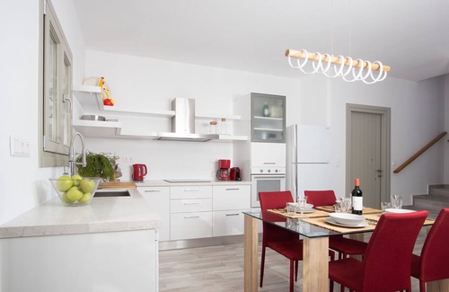 Plaka House | Villa Matina cycladic inspired home in Plaka