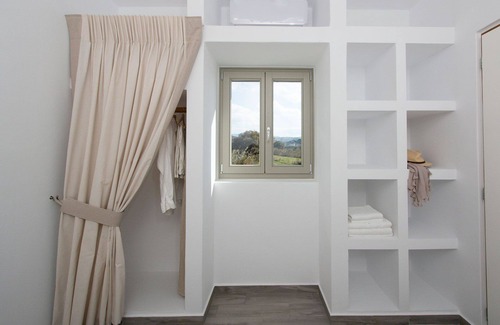 Plaka House | Villa Matina cycladic inspired home in Plaka