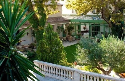 Aigues-Mortes Medieval City Hotel | Villa Mazarin Aigues Mortes