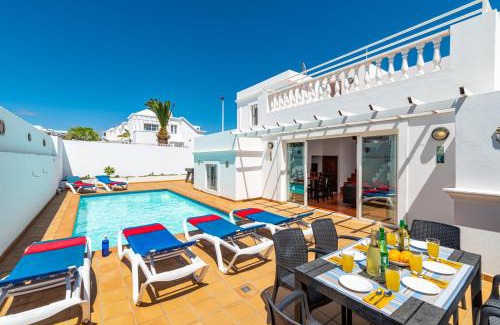 Puerto del Carmen Villa | Villa Megan by Villa Plus
