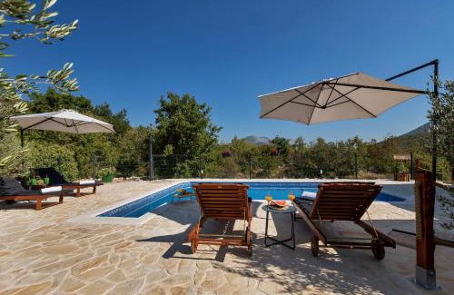 Tucepi House | Villa Melita - Heated pool, Speed Internet within Nature Park
