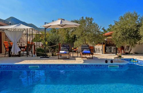 Tucepi House | Villa Melita - Heated pool, Speed Internet within Nature Park