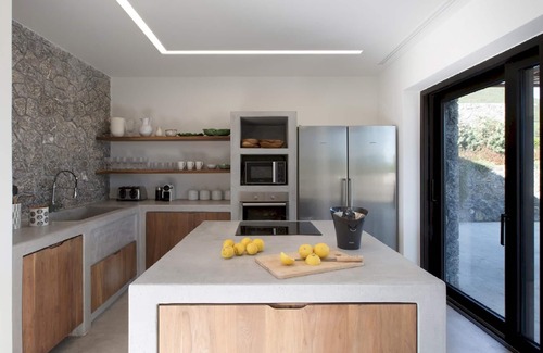 Agios Matthaios Villa | Villa Melitiei beach front
