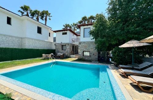 Dalyan Villa | Villa Merry - Dalyan Stonehouse with Palmtrees, 50m to River