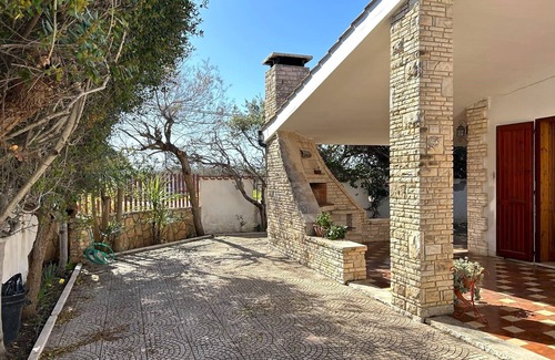 Torre Lapillo Apartment | Villa Mimina with Barbecue and Parking