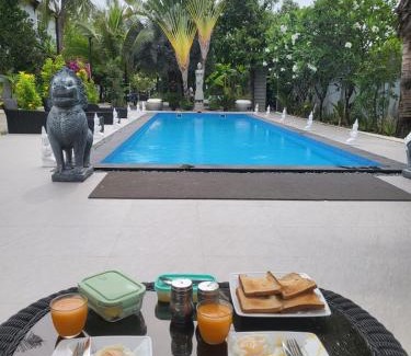Sen Sok Bed & Breakfast | Villa Minou Takmao