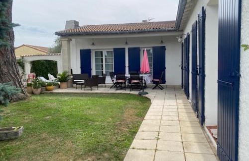 Morieres-les-Avignon Villa | VILLA MIREILLE CALME ARBOREE PISCINE SANS VIS A VIS SECURISEE