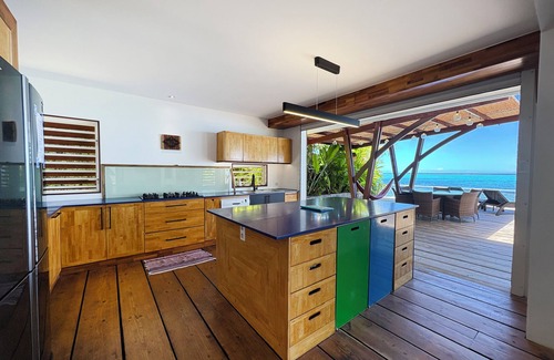 Nu'urua Villa | Villa Miti Vai by ENJOY VILLAS MOOREA/AC/8 pax/beach front