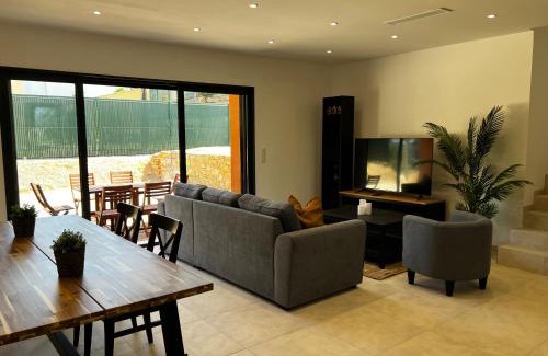 Mouans-Sartoux Villa | Villa Moderne avec Piscine et Parking à Mouans-Sartoux