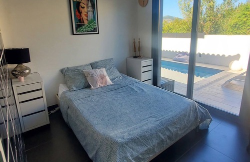 Quissac Villa | Villa Moderne Spacieuse au Calme Avec Piscine et vue sur la Montagne Coutach