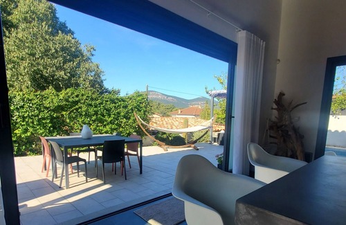 Quissac Villa | Villa Moderne Spacieuse au Calme Avec Piscine et vue sur la Montagne Coutach