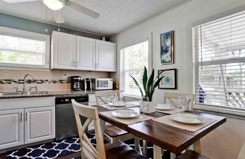 Englewood Cottage | Villa Mojito Dazzles
