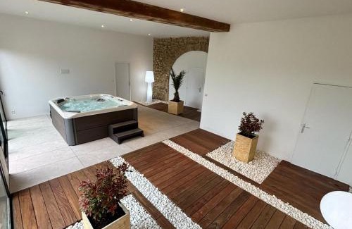 Les Echets Villa | Villa Molinant, évasion en Pierres Dorées