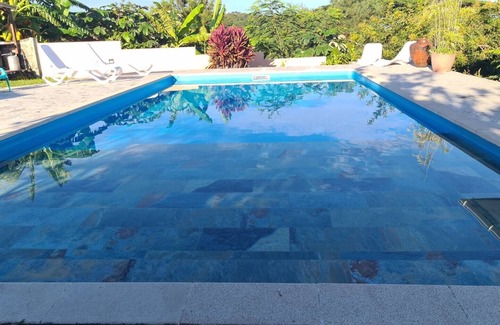 Mahina Villa | Villa Monoihere with a Large Garden and Games, close to Surf Spots