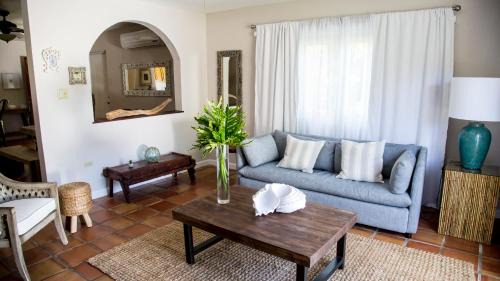 Aguacate Resort | Villa Montaña Beach Resort