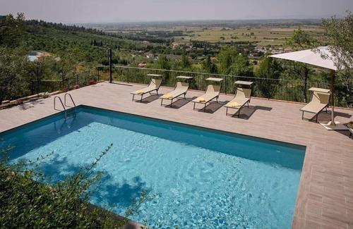 Il Borgo Villa | Villa Montecchio Comfortable holiday residence