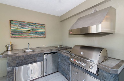 South Sound House | Villa Mora: Luxe Beachfront Villa w/ Backyard Snorkeling, Pool, Spa + Outdoor Kitchen