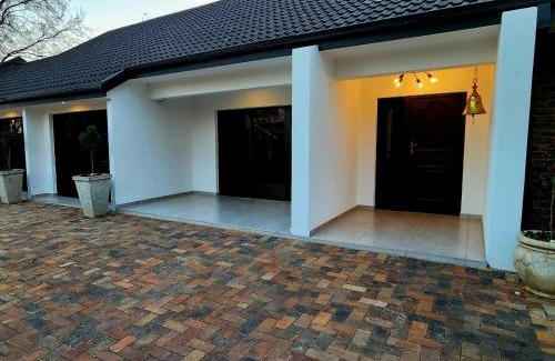 Potchefstroom House | Villa-né Guesthouse