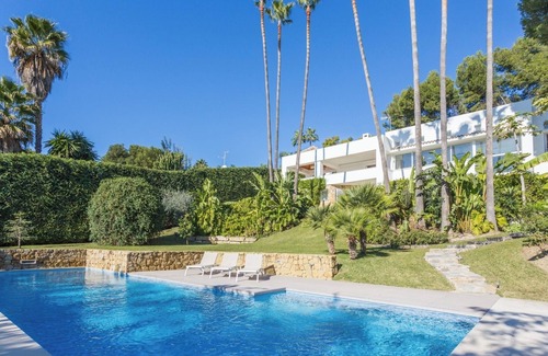 Marbella Villa | Villa 'Nagueles' with Sea View, Wi-Fi and Air Conditioning