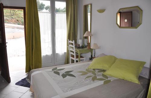 Bormes-Les-Mimosas Bed & Breakfast | Villa Nais B&B
