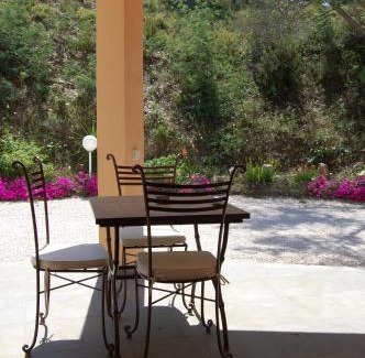 Bormes-Les-Mimosas Bed & Breakfast | Villa Nais B&B