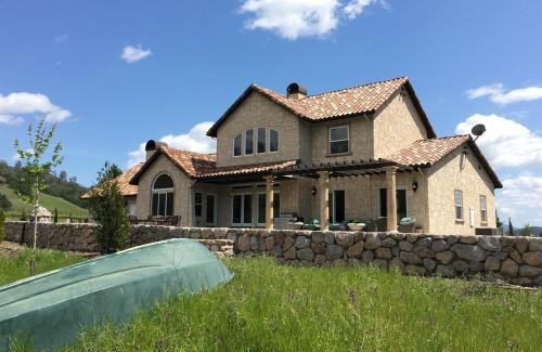 Pope Valley House | Villa Napa Wine Country Scenic Pool and Vineyard Views