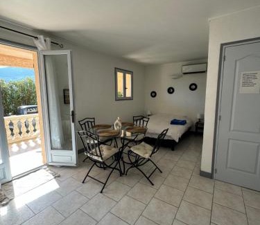 Saint-Martin-du-Var Apartment | VILLA NATHEO Bas de villa - Studio 37m2 avec Coin nuit