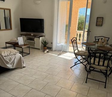 Saint-Martin-du-Var Apartment | VILLA NATHEO Bas de villa - Studio 37m2 avec Coin nuit