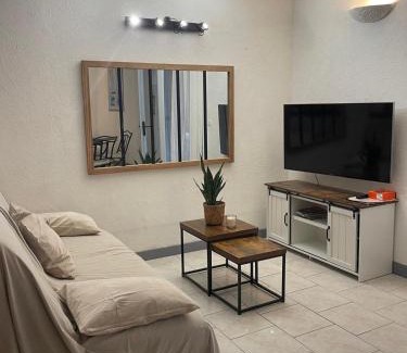 Saint-Martin-du-Var Apartment | VILLA NATHEO Bas de villa - Studio 37m2 avec Coin nuit