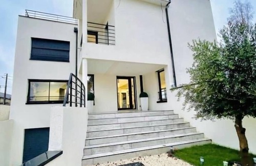 Dhuisy Villa | Villa near Disneyland seine et marne in quiet countryside