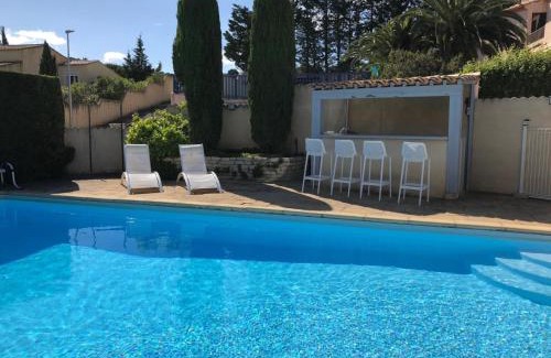 Roches Grises Villa | Villa near Les Etangs de Bages Lake