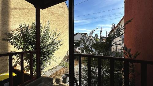 Nevers Apartment | Villa Nelly - Maison spacieuse & jardin