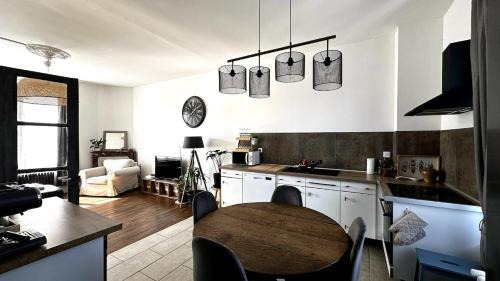 Nevers Apartment | Villa Nelly - Maison spacieuse & jardin