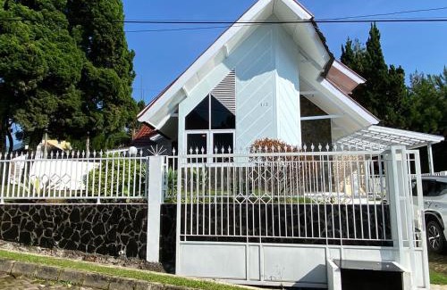 Cipanas Villa | Villa Nesa Puncak Cipanas