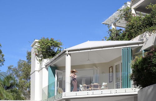 Noosa Heads Apartment | Villa Nette - ocean views, walk to beach & restaurants, National Park