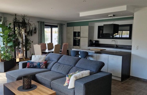 La Crau Villa | villa neuve contemporaine de plain pied, équipée bébé