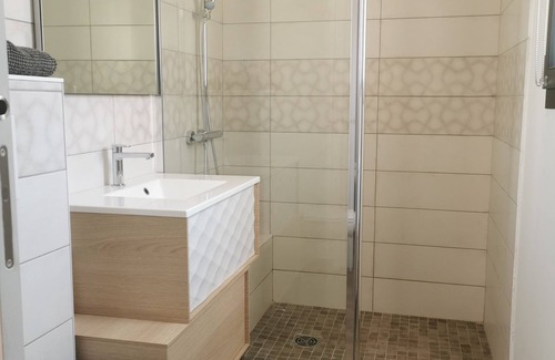 La Crau Villa | villa neuve contemporaine de plain pied, équipée bébé