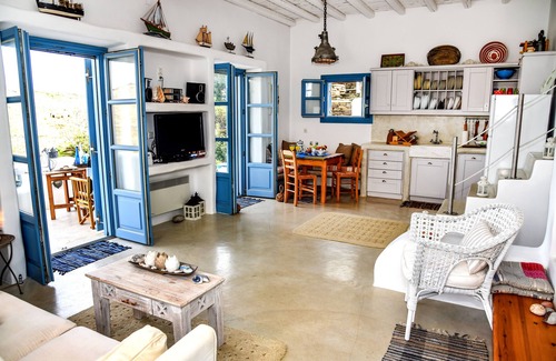 Kithnos Villa | Villa Niloya-100m from the seaside