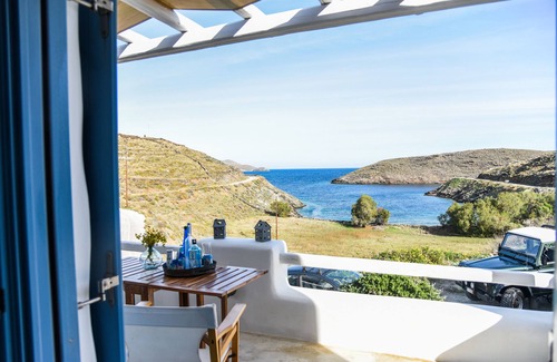 Kithnos Villa | Villa Niloya-100m from the seaside