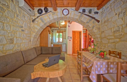 Apokoronas Villa | Villa Nipos by PosarelliVillas