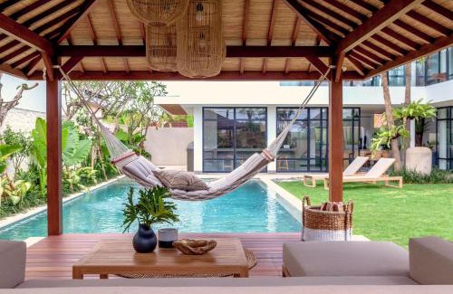 Batu Bolong Villa | Villa Nonnavana - 12-minute walk to Batu Bolong Beach