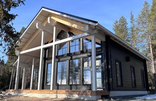 Rovaniemi Villa | Villa Norvahovi - Lake view, sauna and wood interior