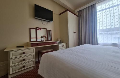 St. Helier House | Villa Nova